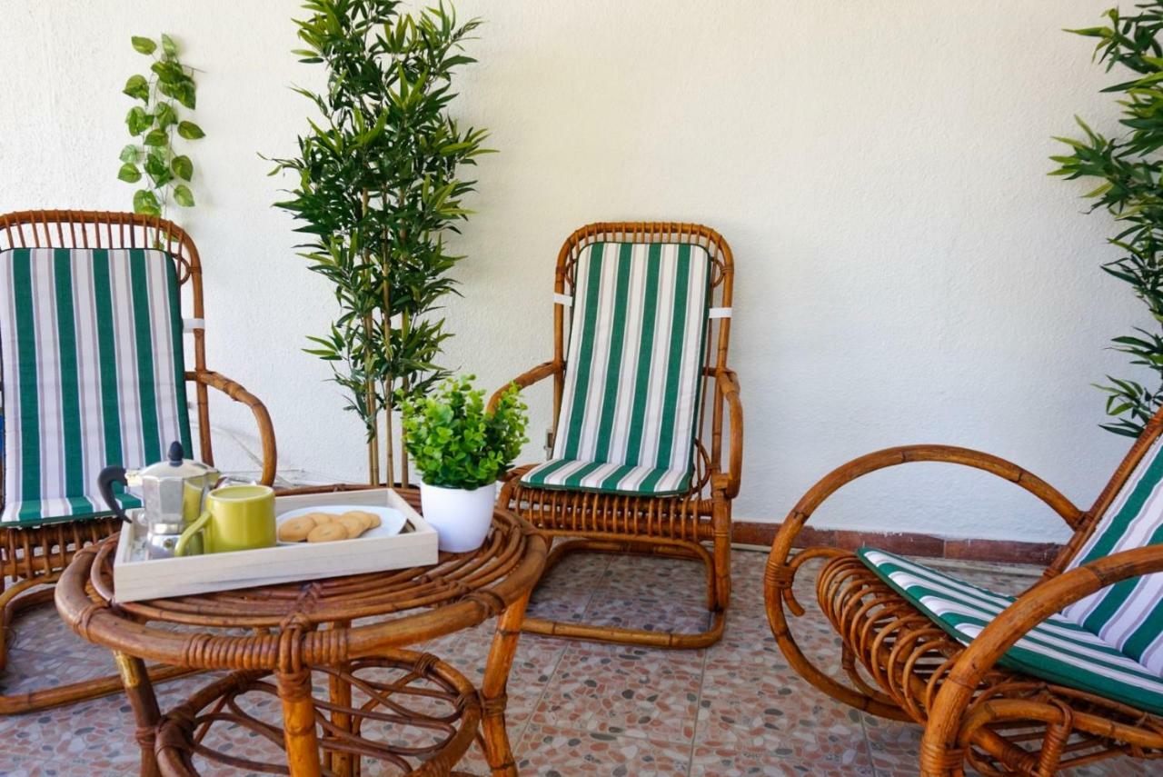 Villa Aurelia -Seafront Apartment With Patio Flumini di Quartu Exterior photo