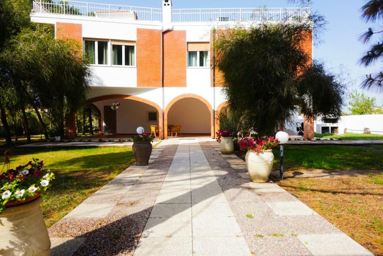 Villa Aurelia -Seafront Apartment With Patio Flumini di Quartu Exterior photo