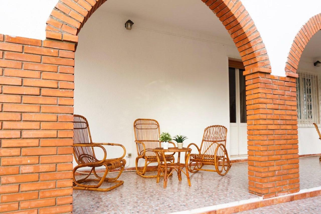 Villa Aurelia -Seafront Apartment With Patio Flumini di Quartu Exterior photo