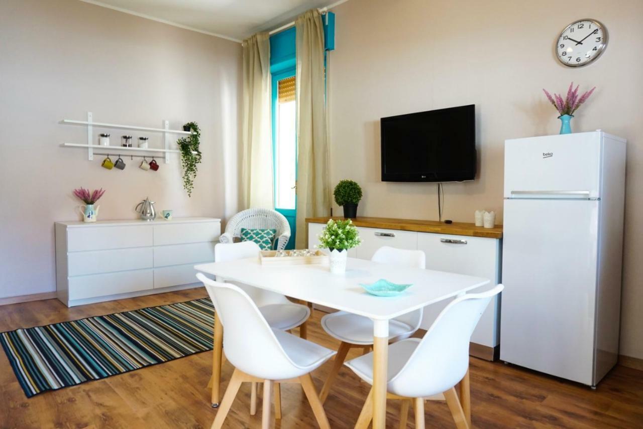 Villa Aurelia -Seafront Apartment With Patio Flumini di Quartu Exterior photo